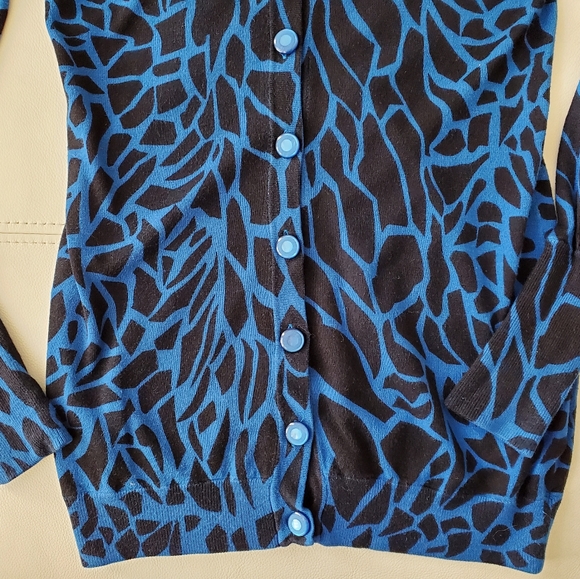 2/40$ Twelve by Twelve animal print blue cardigan - Picture 6 of 11